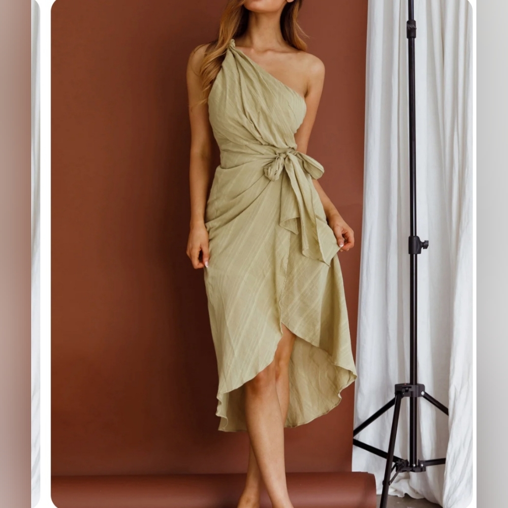 One shoulder dress